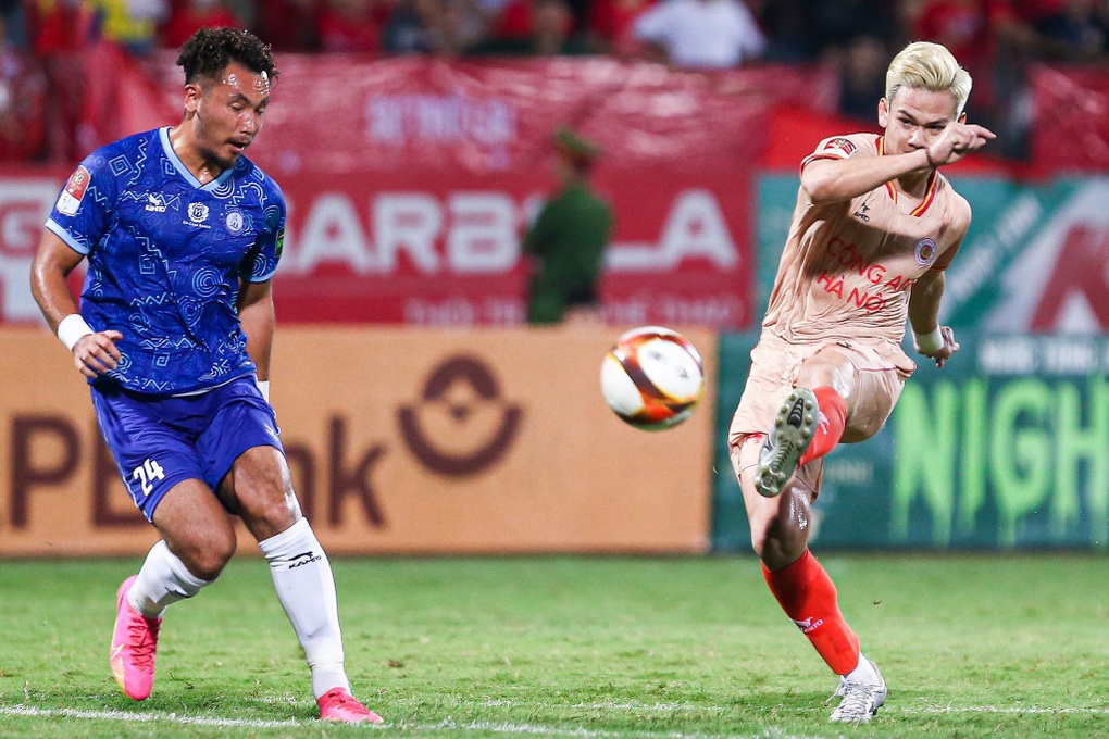 Lê Văn Đô chấn thương nặng trong ngày CLB Công An Hà Nội bị cầm hòa - 2 Lê Văn Đô chấn thương nặng trong ngày CLB Công An Hà Nội bị cầm hòa - 2