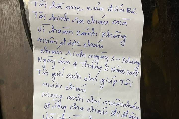 بچی کو اس پیغام کے ساتھ چھوڑ دیا گیا کہ اسے کہیں نہ جانے دیا جائے - 2 Bé gái bị bỏ rơi với lời nhắn đừng cho cháu đi đâu - 2