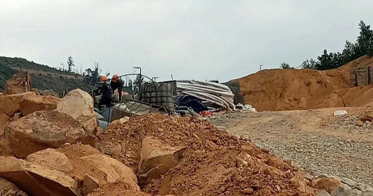 Dân cầu cứu vì bị nhà thầu thi công cao tốc lấn đất trồng keo
