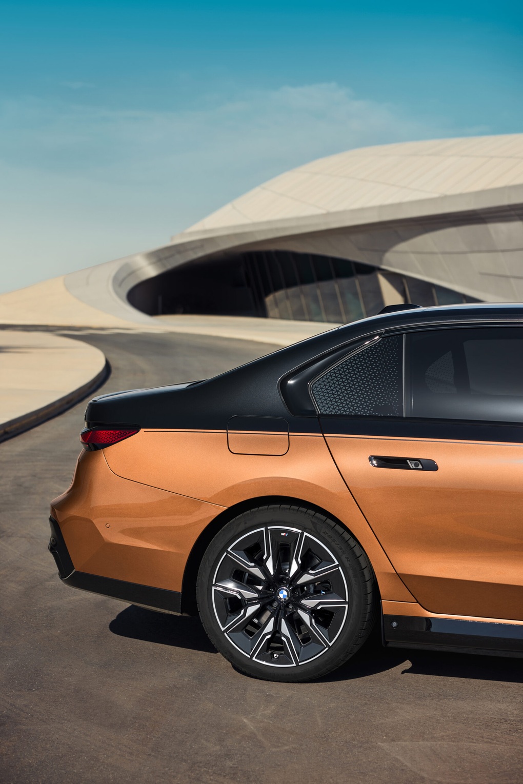 Xe điện BMW i7 M70 xDrive chào sân, sở hữu công suất 650 mã lực - 9 Xe điện BMW i7 M70 xDrive chào sân, sở hữu công suất 650 mã lực - 9