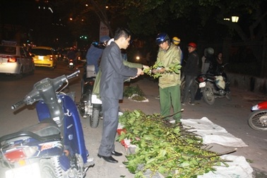 Những dịch vụ “hái ra tiền” trong đêm giao thừa