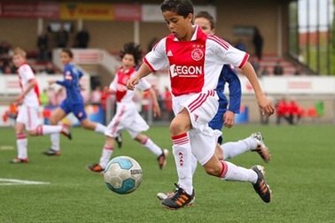 Chiêm ngưỡng siêu phẩm của "Kluivert con"