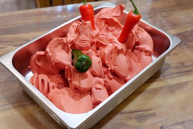 Thử thách lòng dũng cảm khi nếm thử món kem nguy hiểm nhất thế giới