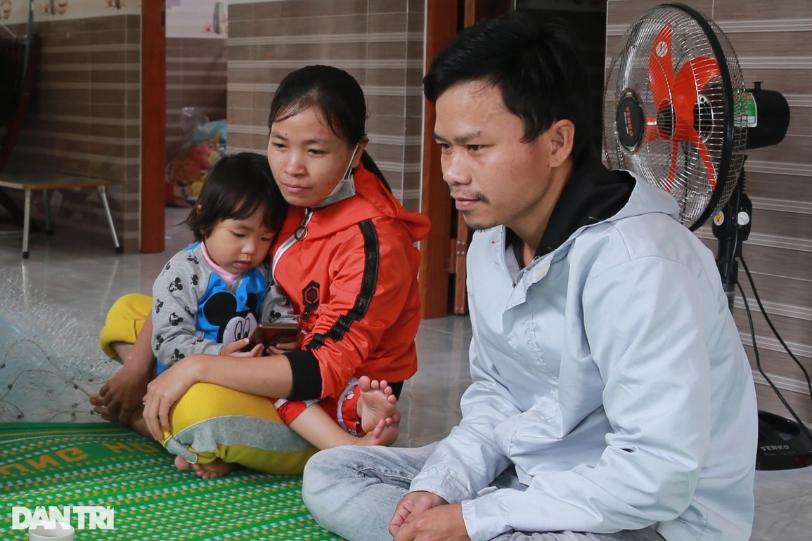 Cuộc hồi hương gian nan và hạnh phúc được đoàn tụ bên gia đình ngày Tết - 1 Cuộc hồi hương gian nan và hạnh phúc được đoàn tụ bên gia đình ngày Tết - 1