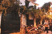 Cựu chủ tịch “chê” chung cư, “thích” xài biệt thự