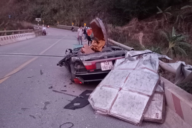 Khởi tố vụ ô tô bị đè bẹp khiến 4 người trong gia đình thương vong