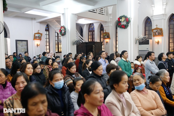 Rộn ràng không khí đón Giáng sinh tại Hà Nội - 24 Rộn ràng không khí đón Giáng sinh tại Hà Nội - 24