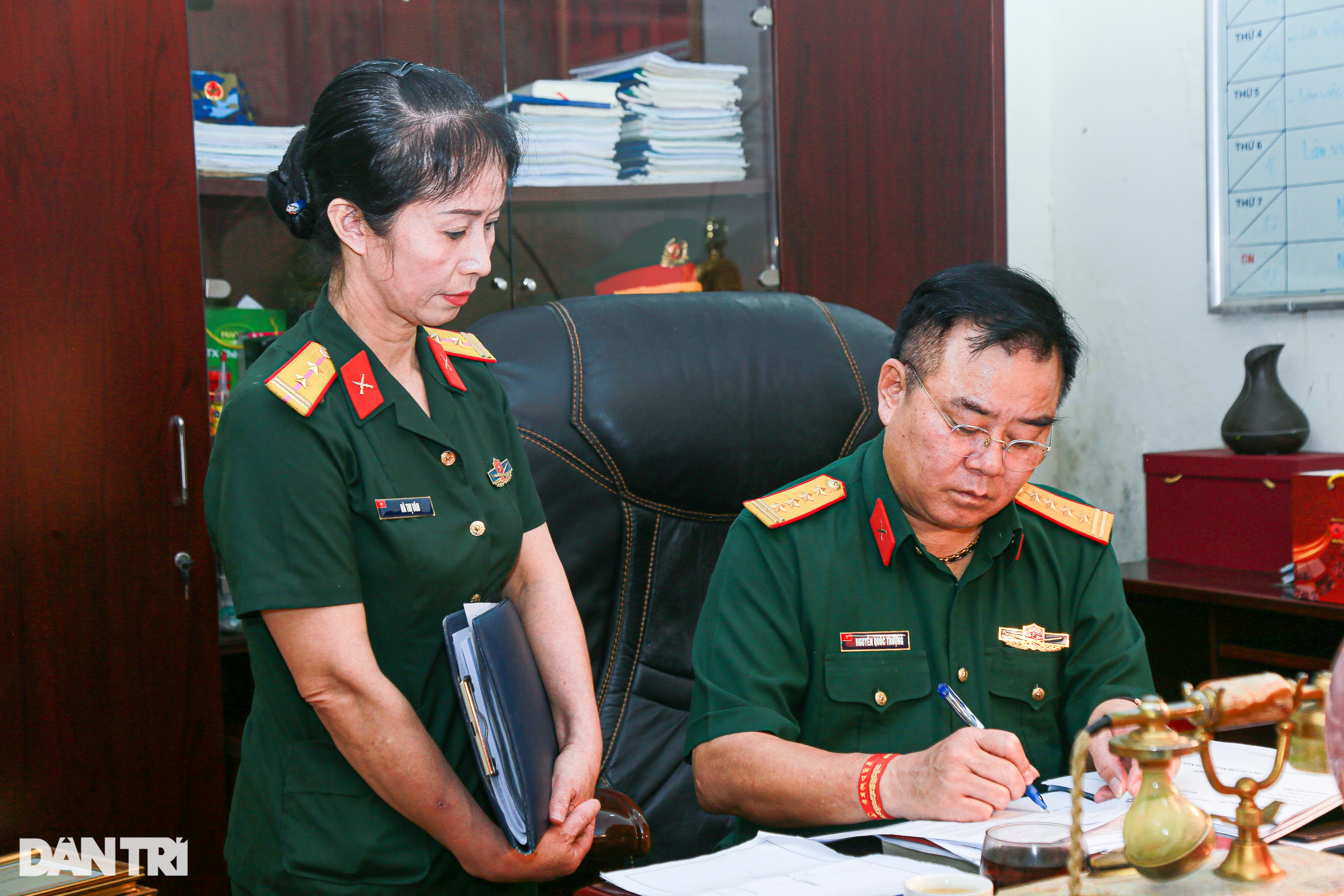 NSND Quốc Trượng: Chuyện chưa từng kể về thời đi buôn rượu cùng Xuân Hinh - 1 NSND Quốc Trượng: Chuyện chưa từng kể về thời đi buôn rượu cùng Xuân Hinh - 1