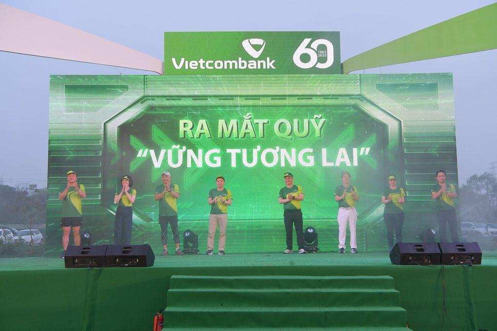 Vietcombank ra mắt Quỹ Vững tương lai và phát động Giải chạy 60 năm - 1 Vietcombank ra mắt Quỹ Vững tương lai và phát động Giải chạy 60 năm - 1