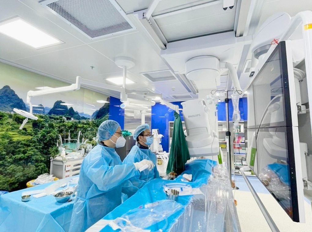 Đặt stent động mạch vành, cứu sống khách du lịch nhồi máu cơ tim cấp trong đêm - 1 Đặt stent động mạch vành, cứu sống khách du lịch nhồi máu cơ tim cấp trong đêm - 1