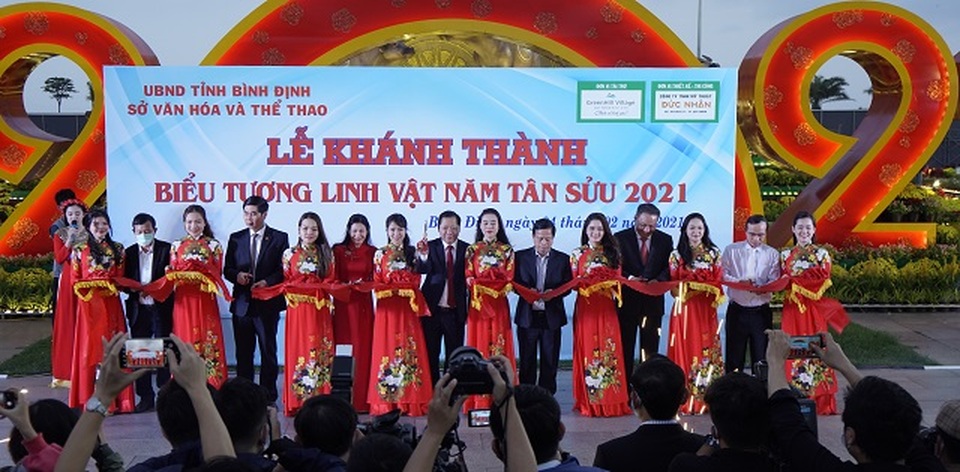 Ngắm biểu tượng linh vật Gia đình Trâu sum vầy hạnh phúc đón Tết Tân Sửu - 1