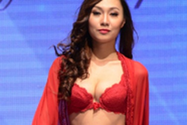 Người mẫu Việt khoe dáng gợi cảm