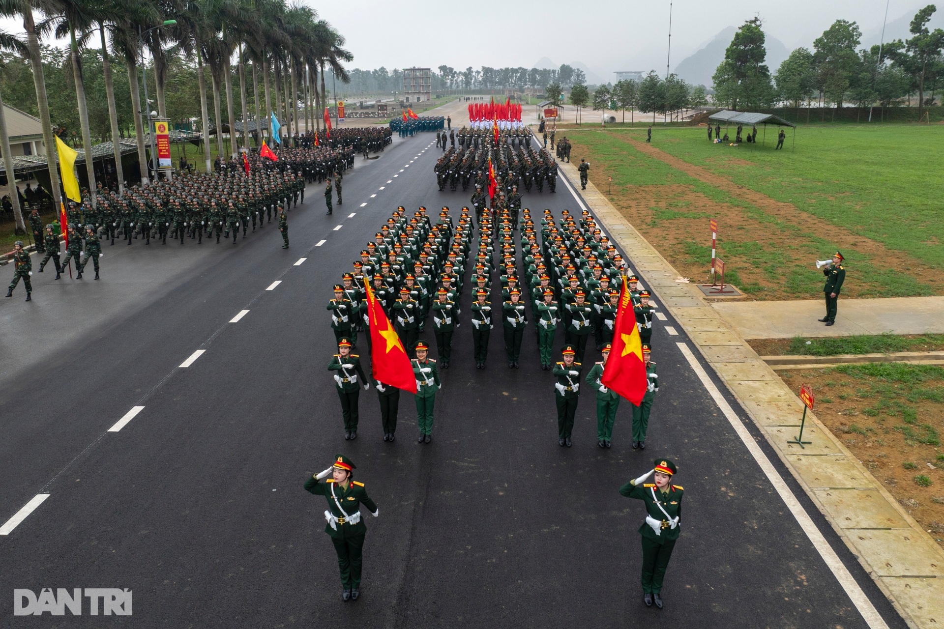 Ngắm các nữ chiến sĩ quân đội xinh đẹp luyện tập diễu binh, diễu hành - 1 Ngắm các nữ chiến sĩ quân đội xinh đẹp luyện tập diễu binh, diễu hành - 1