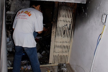 Cháy kho chứa hóa chất, nhiều người dân hoảng sợ