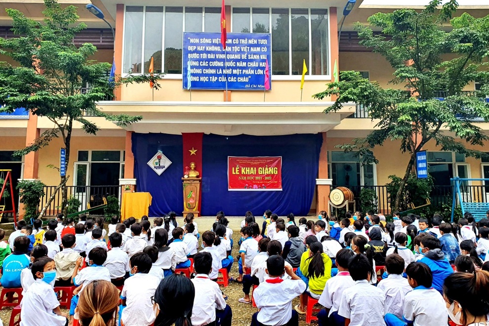 Học sinh Tắk Pổ, Trà Leng rộn ràng trong ngày khai giảng - 1 Học sinh Tắk Pổ, Trà Leng rộn ràng trong ngày khai giảng - 1