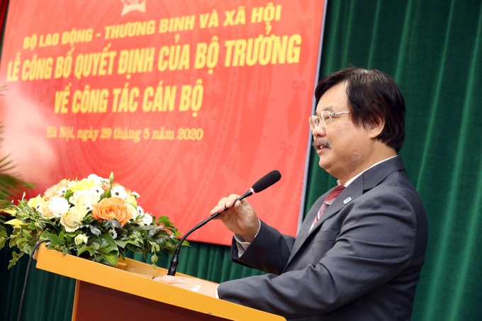 Bộ trưởng Đào Ngọc Dung trao quyết định hưởng chế độ bảo hiểm xã hội cho Tổng Cục trưởng Nguyễn Hồng Minh - Ảnh 6. Bộ trưởng Đào Ngọc Dung trao quyết định hưởng chế độ bảo hiểm xã hội cho Tổng Cục trưởng Nguyễn Hồng Minh - Ảnh 6.