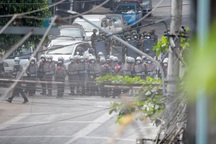 Cuộc đối đầu giữa người biểu tình và cảnh sát Myanmar