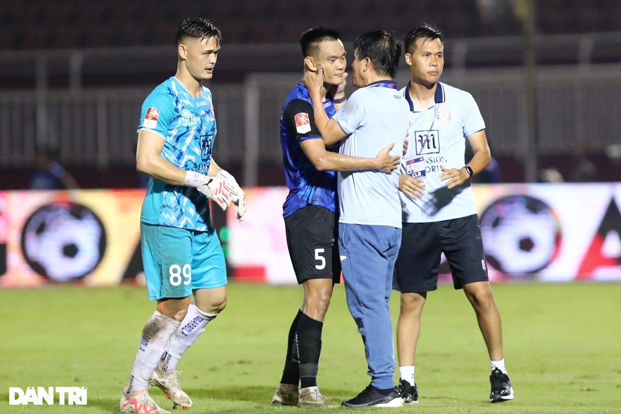 ក្លឹបទីក្រុងហូជីមិញស្វែងរកកិច្ចអន្តរាគមន៍ផ្លូវច្បាប់ក្នុងករណីផ្សព្វផ្សាយព័ត៌មានជំពាក់បំណុលមិនពិត - ១ CLB TPHCM nhờ sự can thiệp của luật pháp vụ bị tung tin khoản nợ thất thiệt - 1