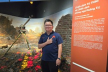 Xuất thân đặc biệt của thầy giáo viết lời tiếng Anh ca khúc 4 tỷ lượt xem