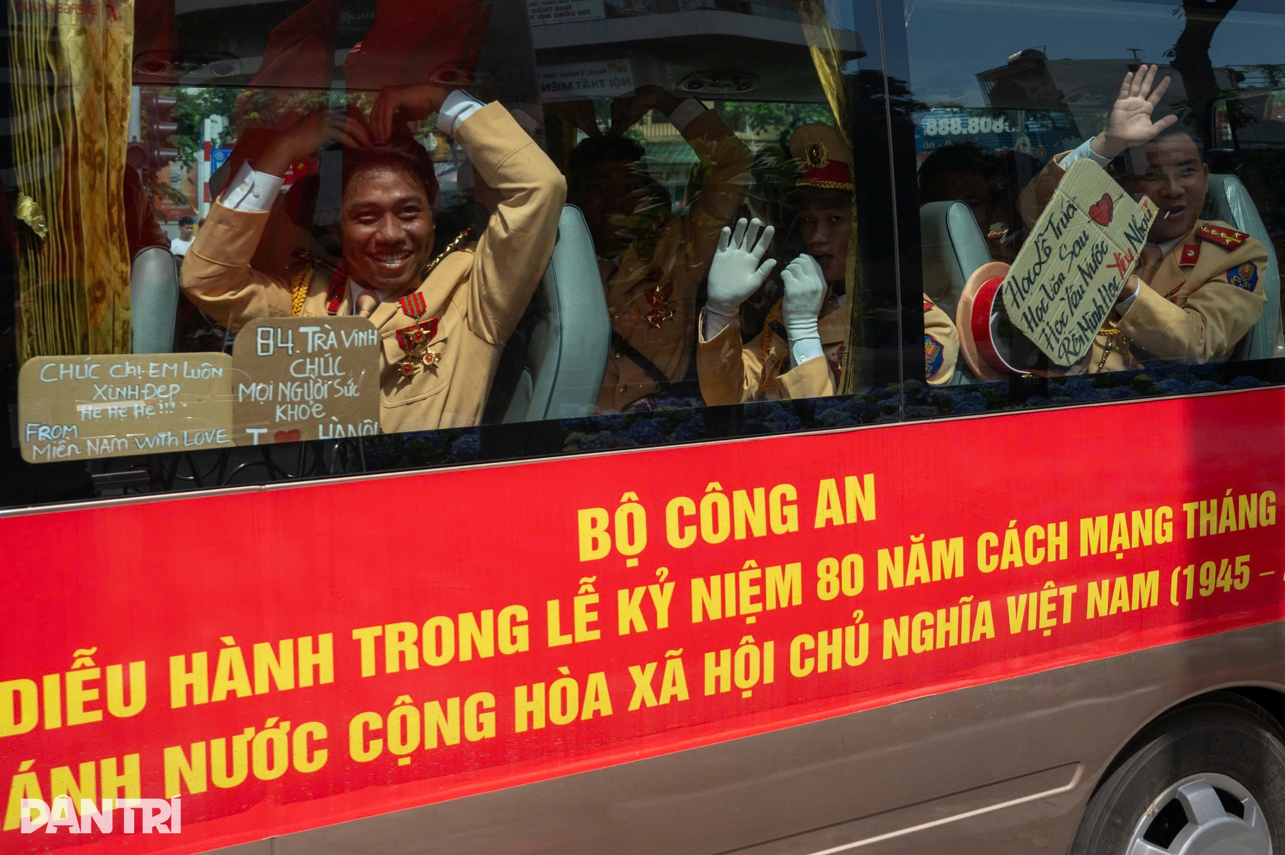 Những cái vẫy tay chào thân thương cùng lời hẹn ở ngày hội non sông lần sau - 20