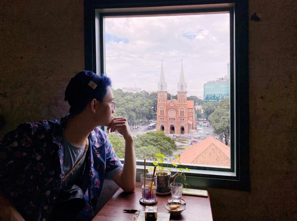 Quán cà phê view nhìn thẳng ra Nhà thờ Đức Bà, phải đặt trước mới có chỗ - 8