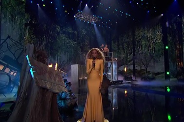 Nghệ sĩ “tẩu thoát” mạo hiểm với rắn chuông