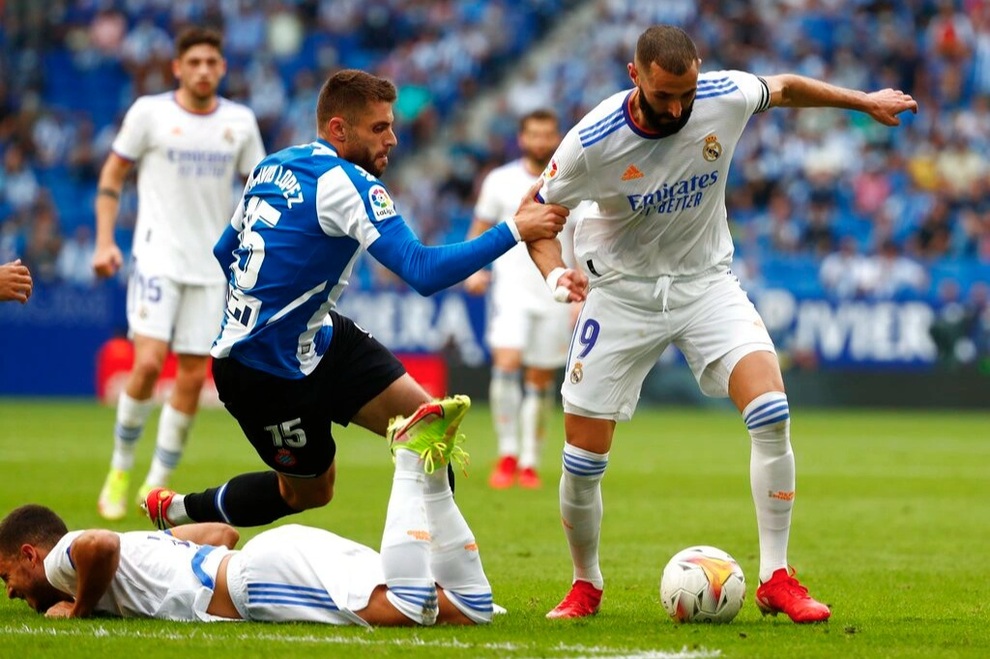Thua sốc trước Espanyol, Real Madrid bị Atletico cân bằng về điểm số - 1 Thua sốc trước Espanyol, Real Madrid bị Atletico cân bằng về điểm số - 1