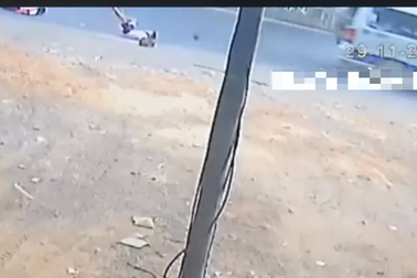 Xe đưa đón lại làm văng học sinh trên quốc lộ: Xe đã hết hạn đăng kiểm