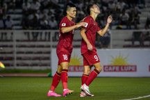 Cổ động viên Đông Nam Á ca ngợi màn ra quân hoàn hảo của tuyển Việt Nam