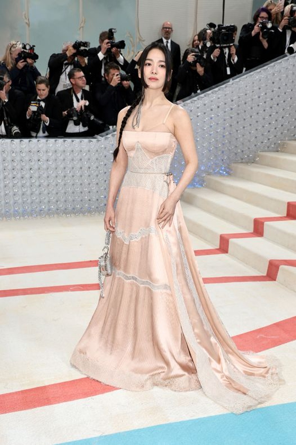 Song Hye Kyo đẹp như nàng thơ, gây chú ý tại Met Gala 2023 - 1 Song Hye Kyo đẹp như nàng thơ, gây chú ý tại Met Gala 2023 - 1