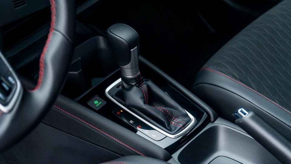 Đánh giá Honda City RS: Xe thể thao tiên phong trong phân khúc - 8 Đánh giá Honda City RS: Xe thể thao tiên phong trong phân khúc - 8