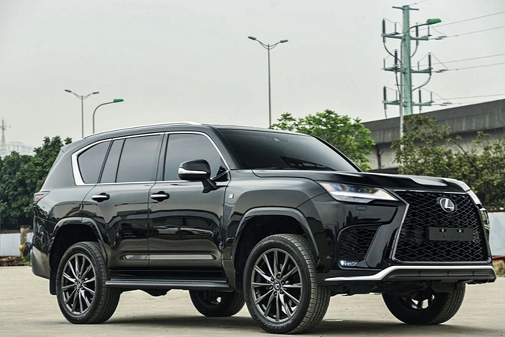 Mẫu xe này chạy lướt 5.000km tại Việt Nam còn đắt hơn xe mới 2 tỷ đồng - 1 Mẫu xe này chạy lướt 5.000km tại Việt Nam còn đắt hơn xe mới 2 tỷ đồng - 1
