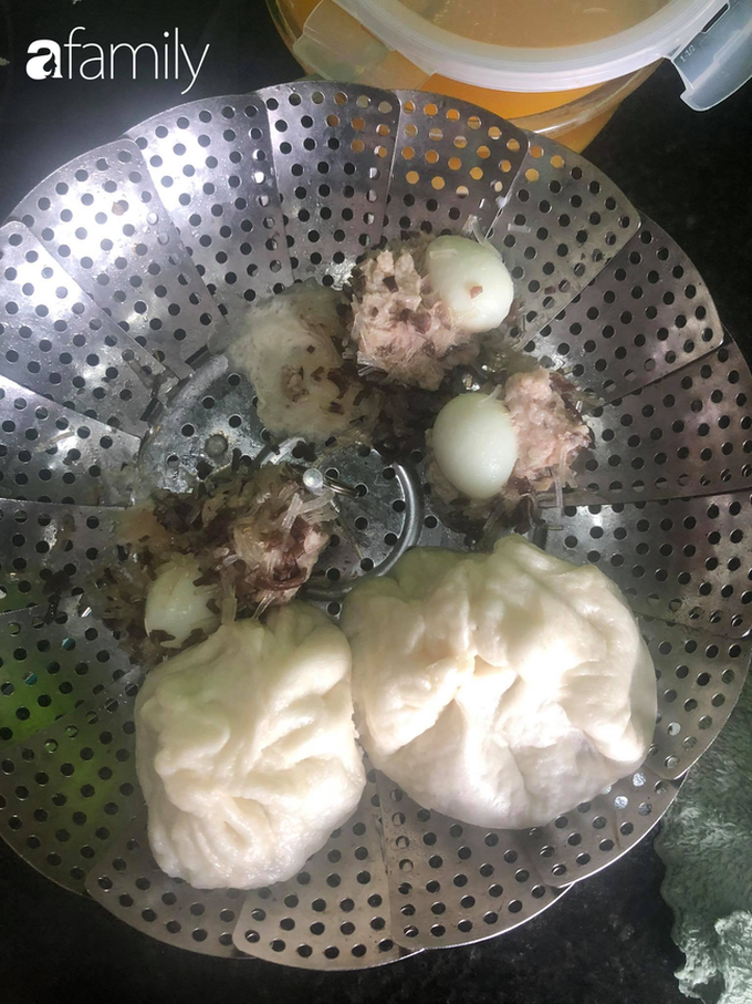 "Mẹ đoảng" trổ tài làm bánh mỳ, con gái ăn xong nhăn nhó thông báo một điều đau khổ nhưng không ai nhịn được cười - Ảnh 5. "Mẹ đoảng" trổ tài làm bánh mỳ, con gái ăn xong nhăn nhó thông báo một điều đau khổ nhưng không ai nhịn được cười - Ảnh 5.
