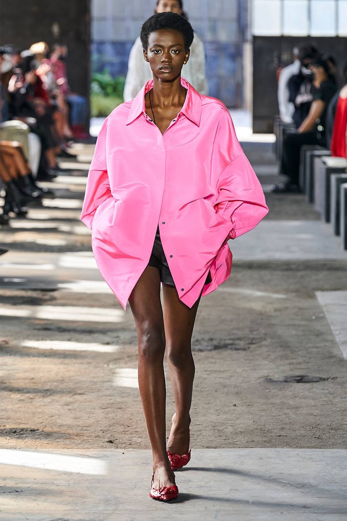 Nắm bắt gam màu thời thượng của năm 2022, chọn đồ chuẩn đón Tết - 4 Nắm bắt gam màu thời thượng của năm 2022, chọn đồ chuẩn đón Tết - 4