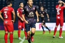 Xuân Trường dự bị, Supachai sắm vai cứu tinh cho Buriram United