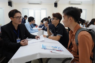 Sinh viên năm ba lương 30 triệu đồng, SV tốt nghiệp bằng đỏ lại thất nghiệp