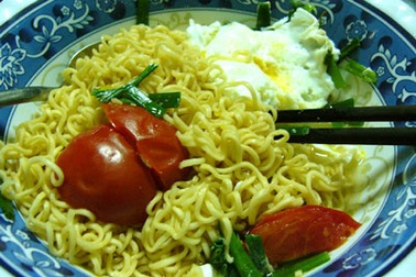 Cách nấu mỳ ăn liền an toàn?