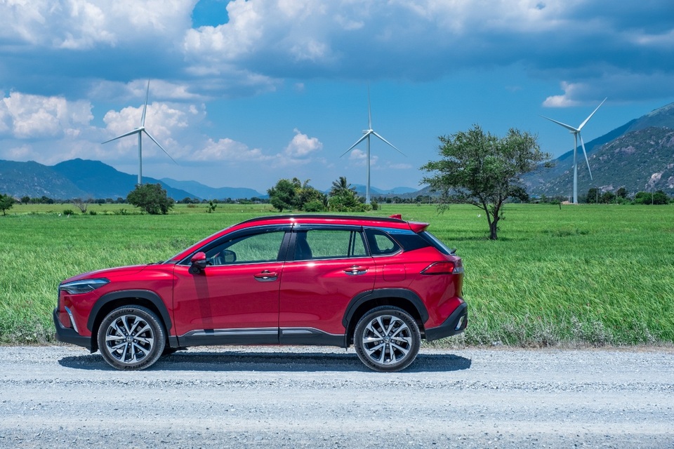 Corolla Cross bùng nổ doanh số trong tháng 11, là SUV bán chạy nhất của Toyota - 2 Corolla Cross bùng nổ doanh số trong tháng 11, là SUV bán chạy nhất của Toyota - 2