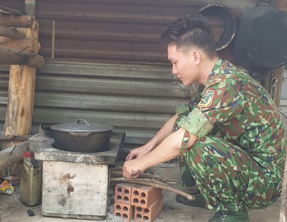 Giếng nước mát lòng chiến sĩ vùng biên đang căng mình chống dịch Covid-19 - 1