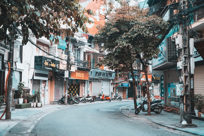 Hà Nội khuyến cáo người dân không ra khỏi nhà khi không cần thiết - Ảnh 1. Hà Nội khuyến cáo người dân không ra khỏi nhà khi không cần thiết - Ảnh 1.