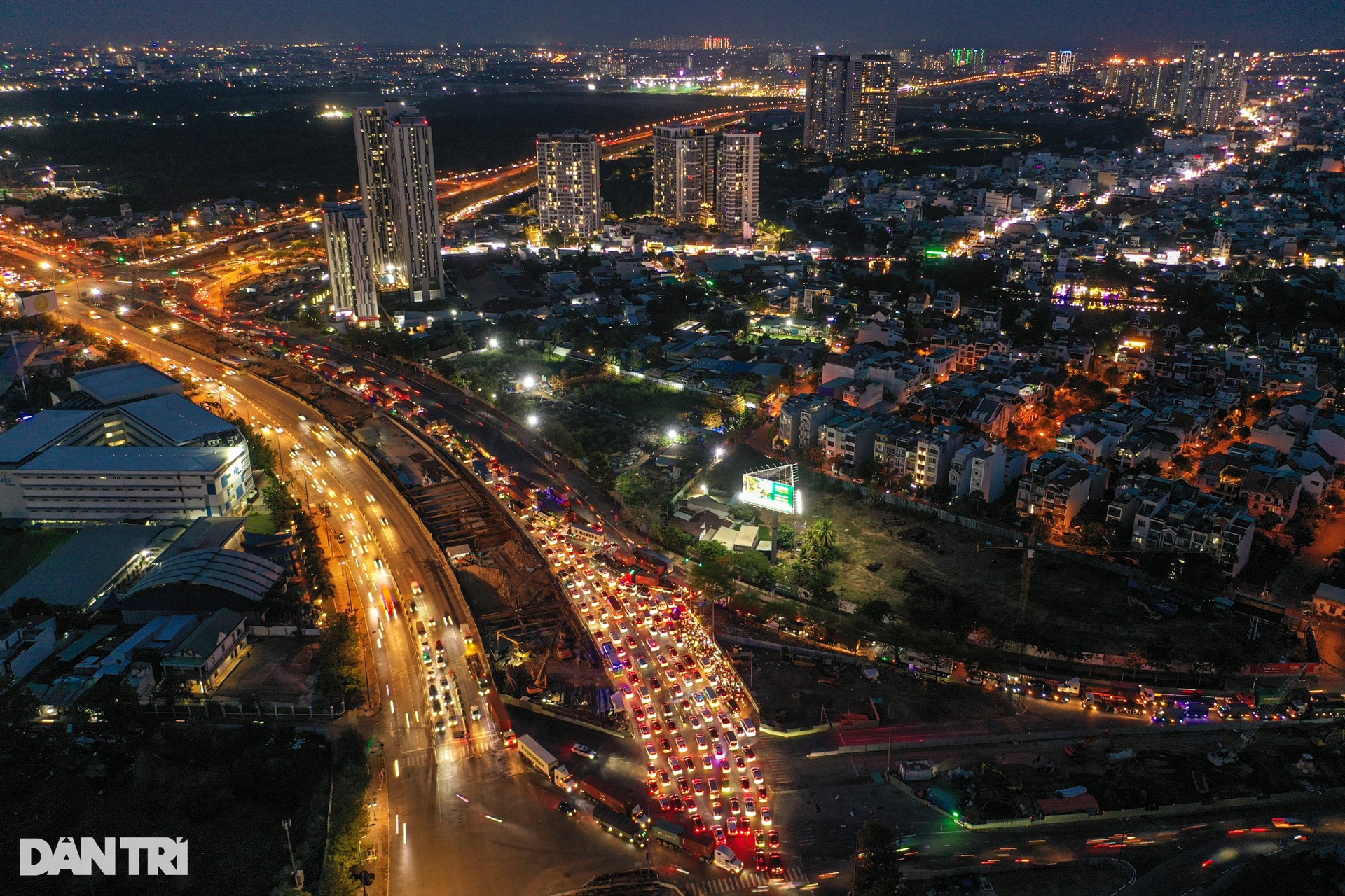 Nút giao lớn nhất TPHCM kẹt kéo dài trong ngày đầu phân luồng - 6 Nút giao lớn nhất TPHCM kẹt kéo dài trong ngày đầu phân luồng - 6
