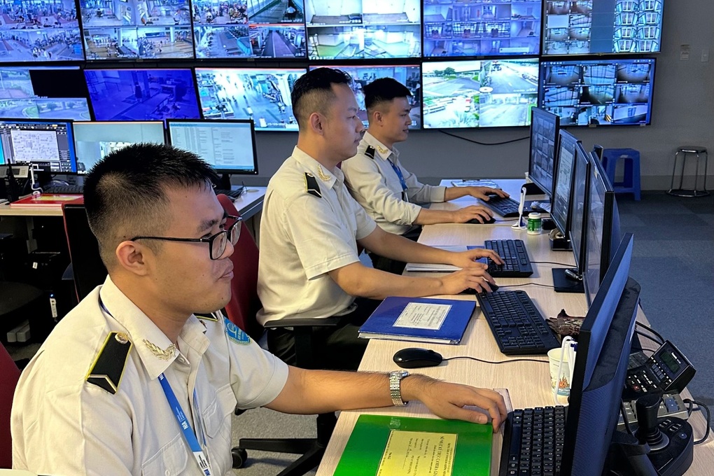 Khách bay quên ví ở Nội Bài, tìm thấy ở Tân Sơn Nhất - 2 Khách bay quên ví ở Nội Bài, tìm thấy ở Tân Sơn Nhất - 2