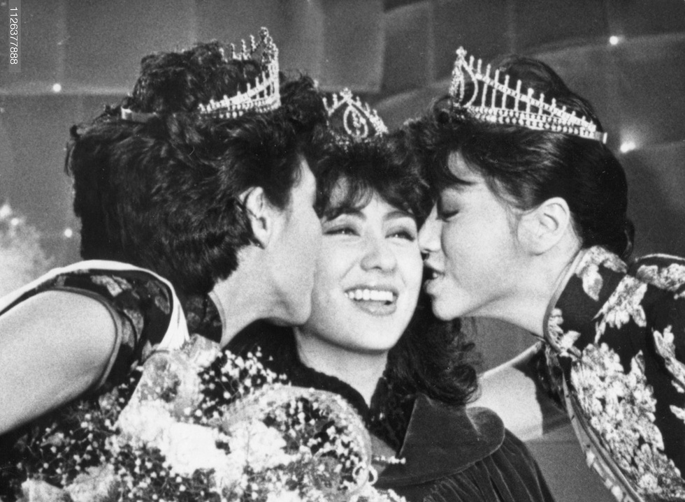 Ngọn lửa tình yêu của “Hoa hậu lai đẹp nhất Hong Kong” và Hồng Kim Bảo - 3 Ngọn lửa tình yêu của “Hoa hậu lai đẹp nhất Hong Kong” và Hồng Kim Bảo - 3