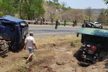 5 phương tiện va chạm liên hoàn trên đèo, 3 người nhập viện