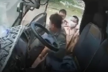 Vụ lăng mạ tài xế: Xem xét điều chuyển 3 cán bộ ra khỏi lực lượng CSGT