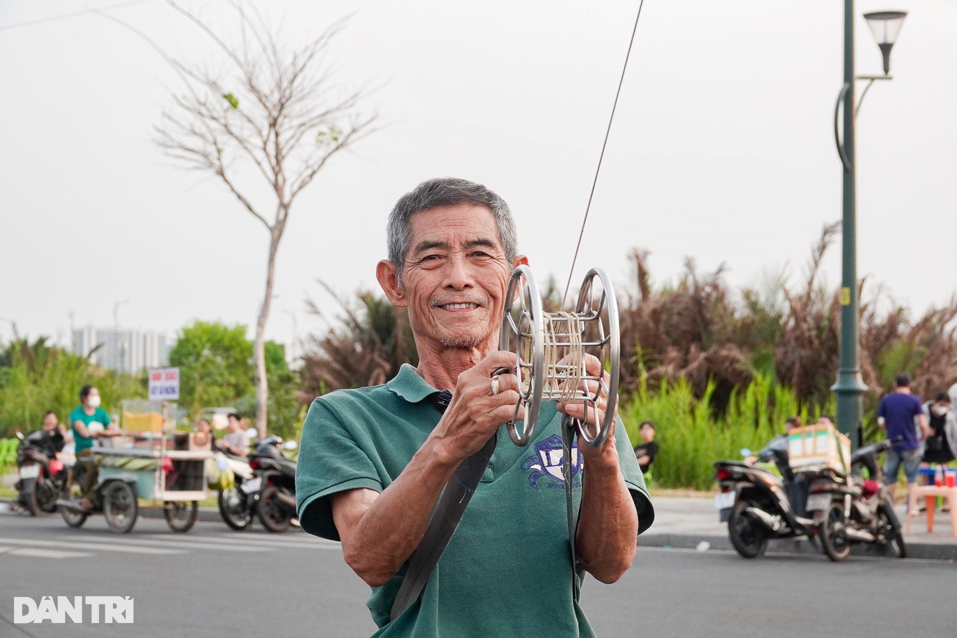 Người đàn ông tự chế hơn 500 con diều, được ví vua diều Việt Nam - 8 Người đàn ông tự chế hơn 500 con diều, được ví vua diều Việt Nam - 8