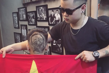 Siêu độc: CĐV khắc hình HLV Park Hang Seo lên tóc ăn mừng chiến thắng lịch sử