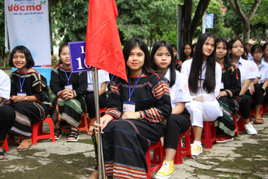 Đắk Lắk: Nữ sinh các dân tộc xinh xắn trong ngày khai trường
