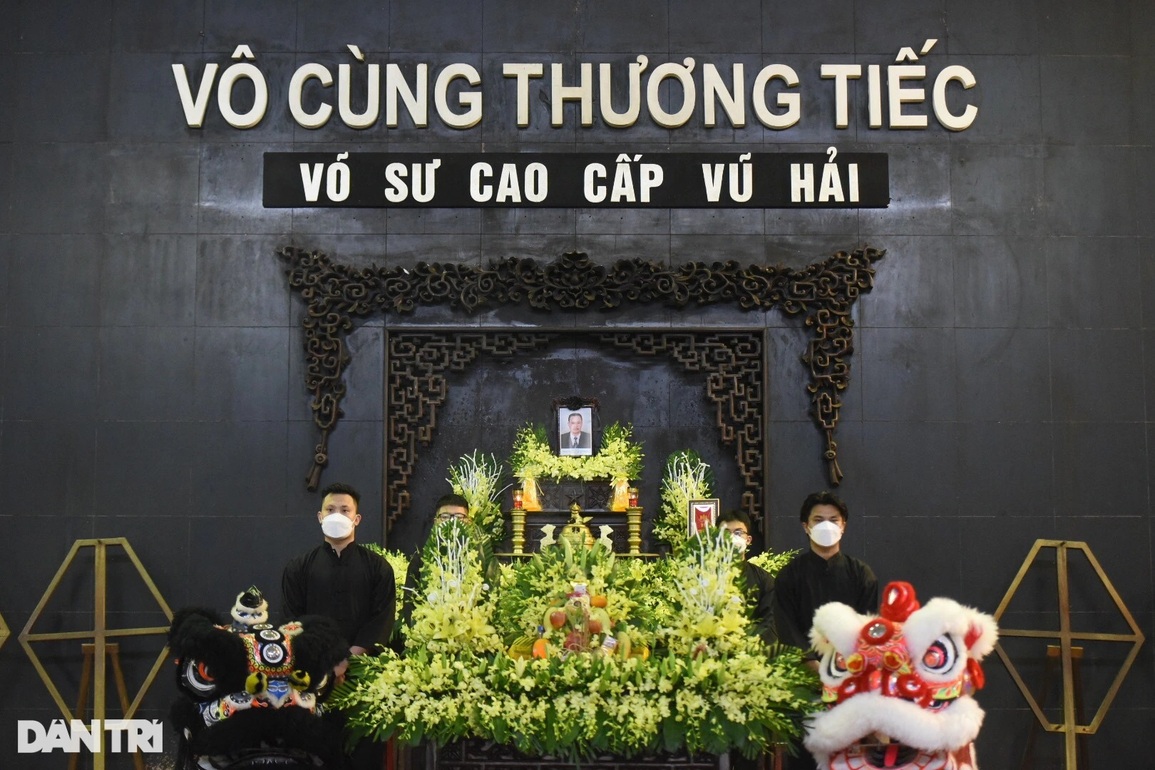 Dàn diễn viên Người phán xử xúc động tiễn biệt Hùng Cá rô Vũ Hải - 2 Dàn diễn viên Người phán xử xúc động tiễn biệt Hùng Cá rô Vũ Hải - 2