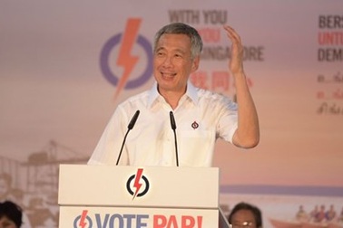 "Nhân phẩm yếu kém, đừng làm chính trị"